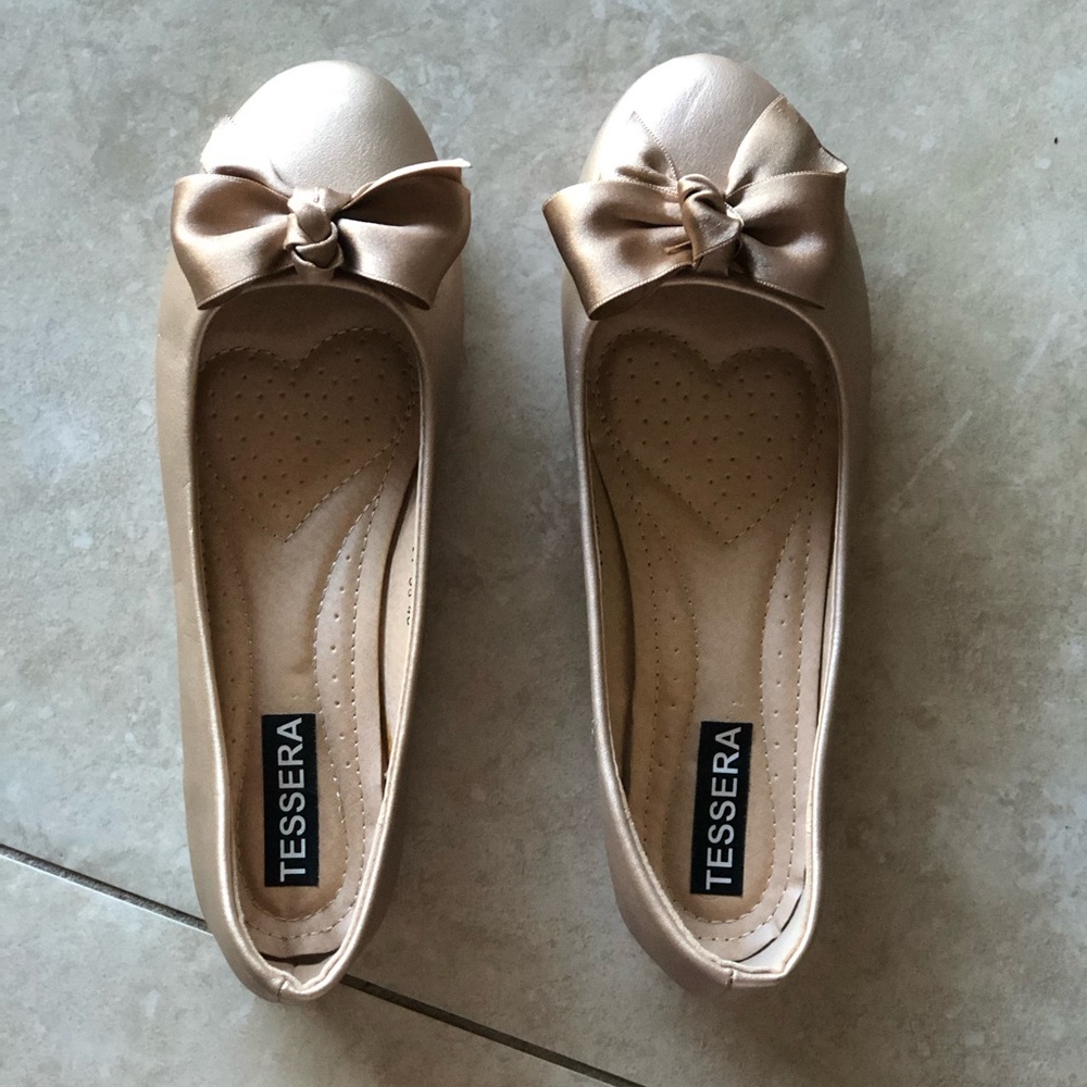 Women’s Size 8 ballerina style shoes